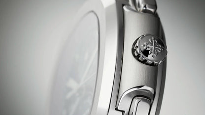 PATEK  PHILIPPE NAUTILUS - FLAYBACK TEMPO DE VIAGEM SILVER